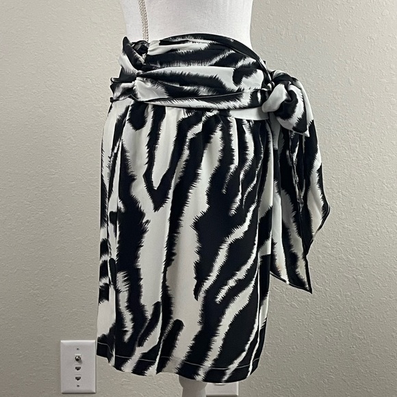 NWT, Hanna & Gracie, self-tie wrap skirt, animal print, knee length,size medium. - Picture 7 of 12